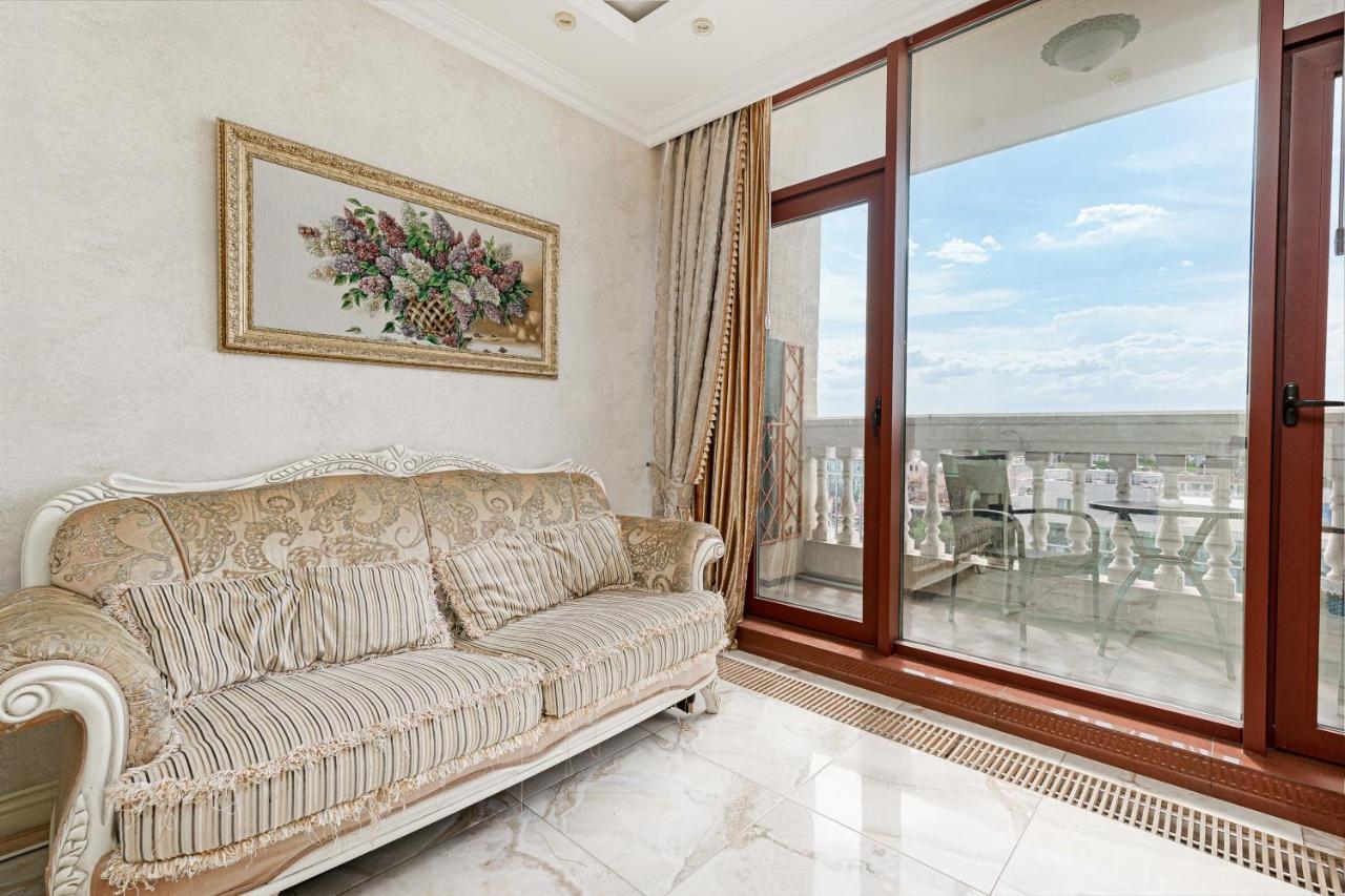 Greek Street Deluxe Apartment Odessa Eksteriør bilde