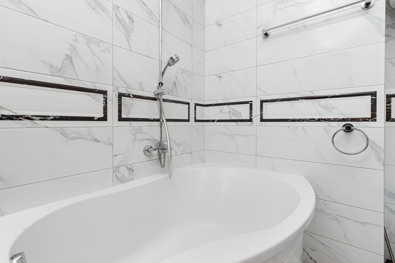 Greek Street Deluxe Apartment Odessa Eksteriør bilde